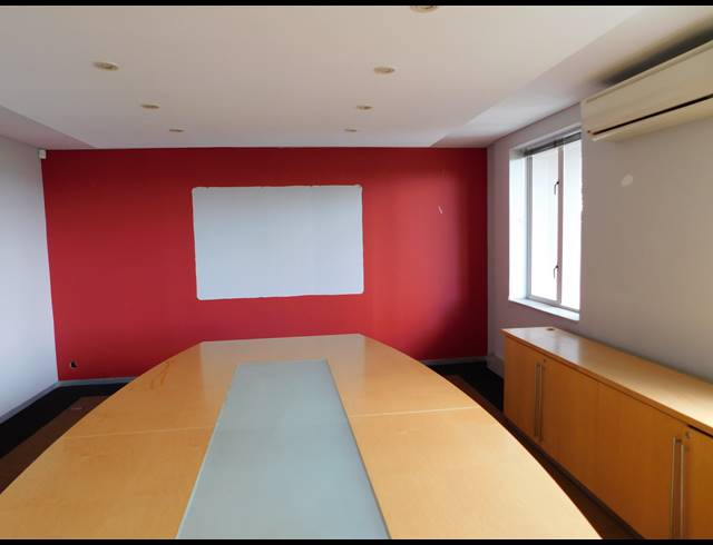 303M² OFFICE TO LET IN FERNDALE